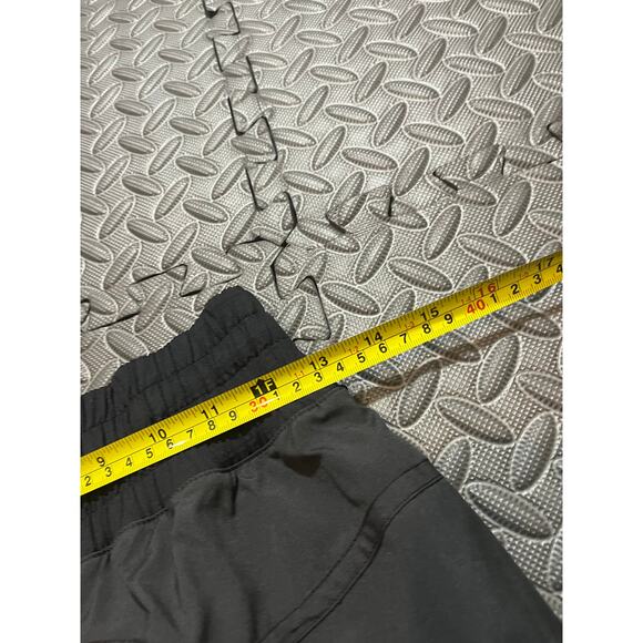 Lululemon Womens Tracker Low-Rise Shorts 4" Black Size 6 Athletic Yoga Running - Picture 6 of 8